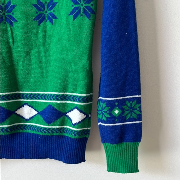 NHL Blue and Green V-Neck Sweater - Picture 11 of 15
